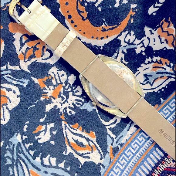 🆓w/💲🛍VTG *GOSSIP Quartz Round Face Ivory Watch+Classic Genuine Leather Band - Picture 5 of 14